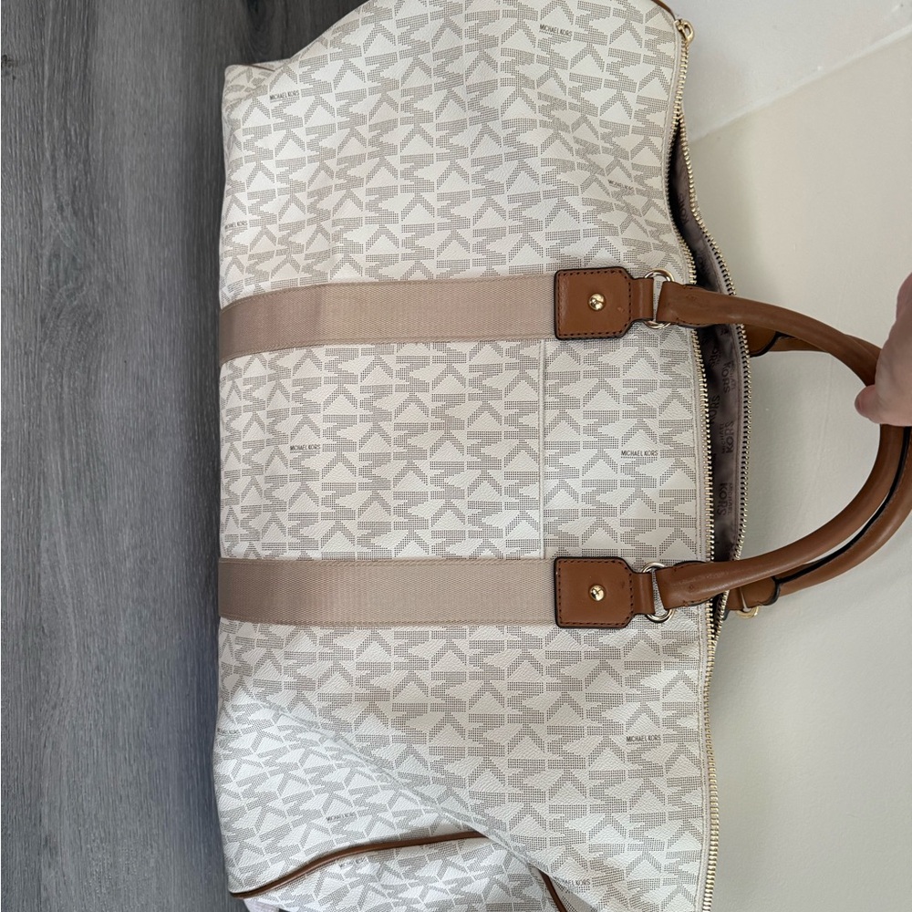 Michael Kors Harrison Logo Weekender Bag - Picture 5 of 10
